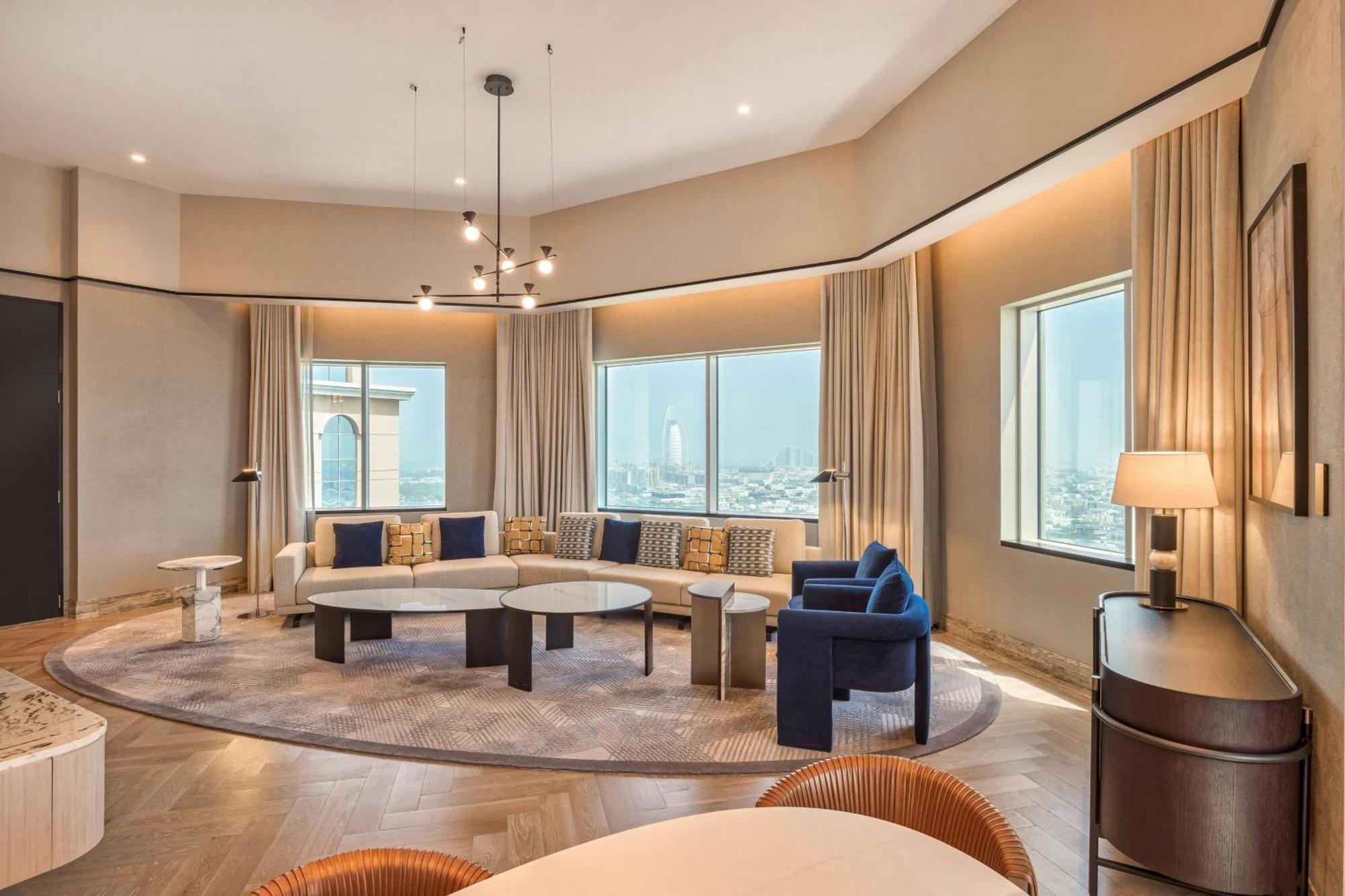 Presidential 1 Bedroom Suite Club lounge Access including Evening Cocktail hours & Soft Refreshments & Canapes