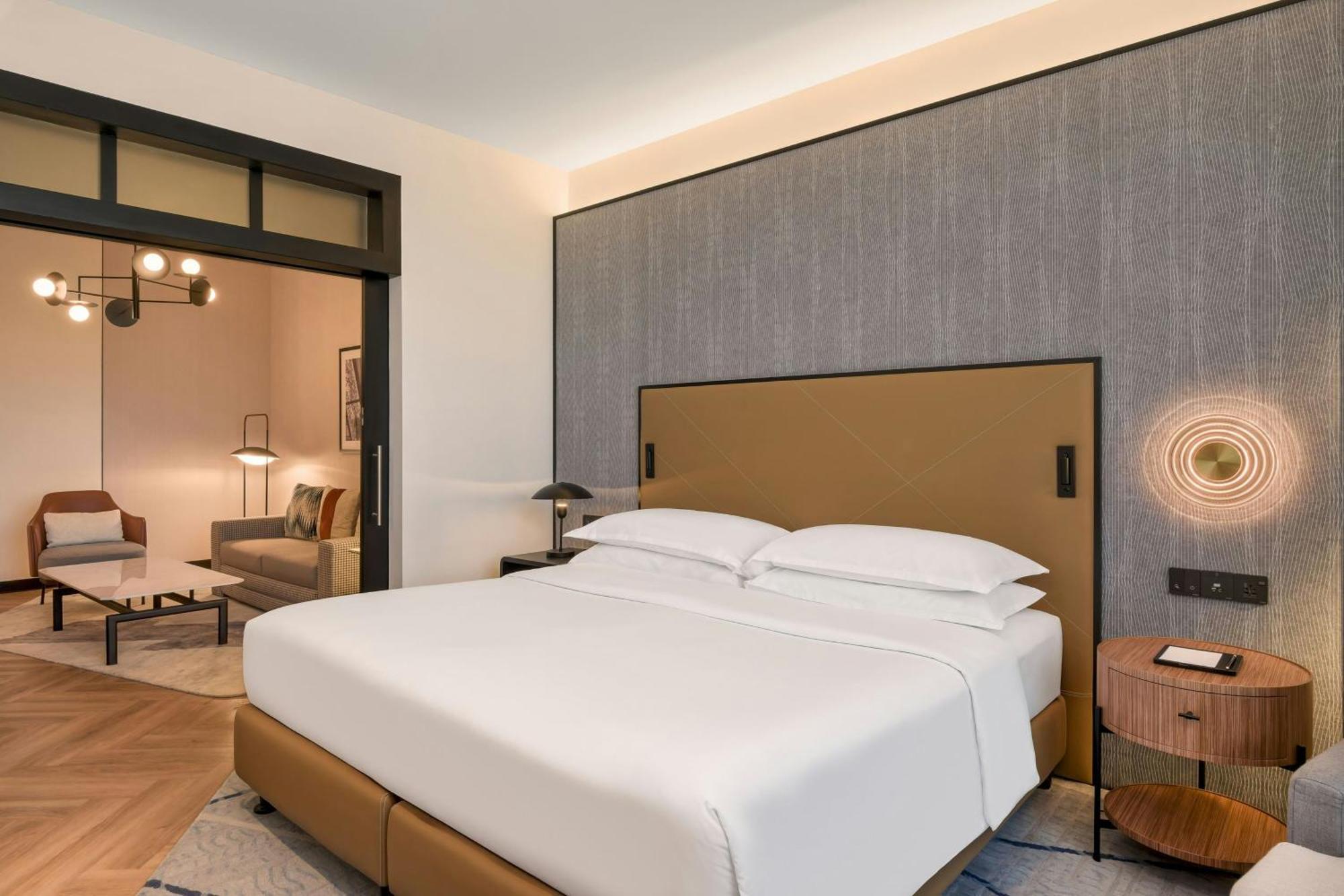 Grand Deluxe 1 Bedroom Suite Sofa bed Club lounge Access including Evening Cocktail hours & Soft Refreshments & Canapes